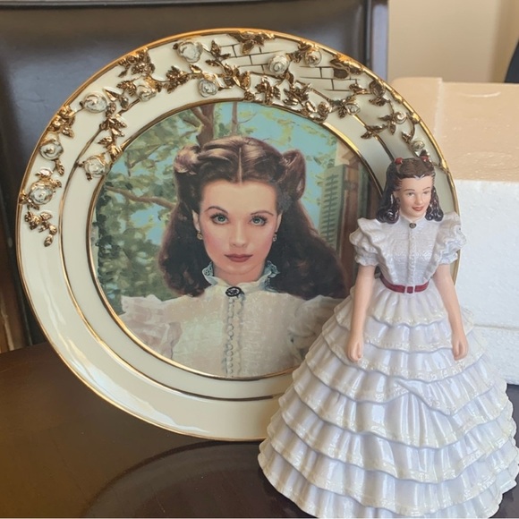 Vintage Gone With the Wind Elegant Gold and White Decorative Plate with Figurine - Picture 1 of 3